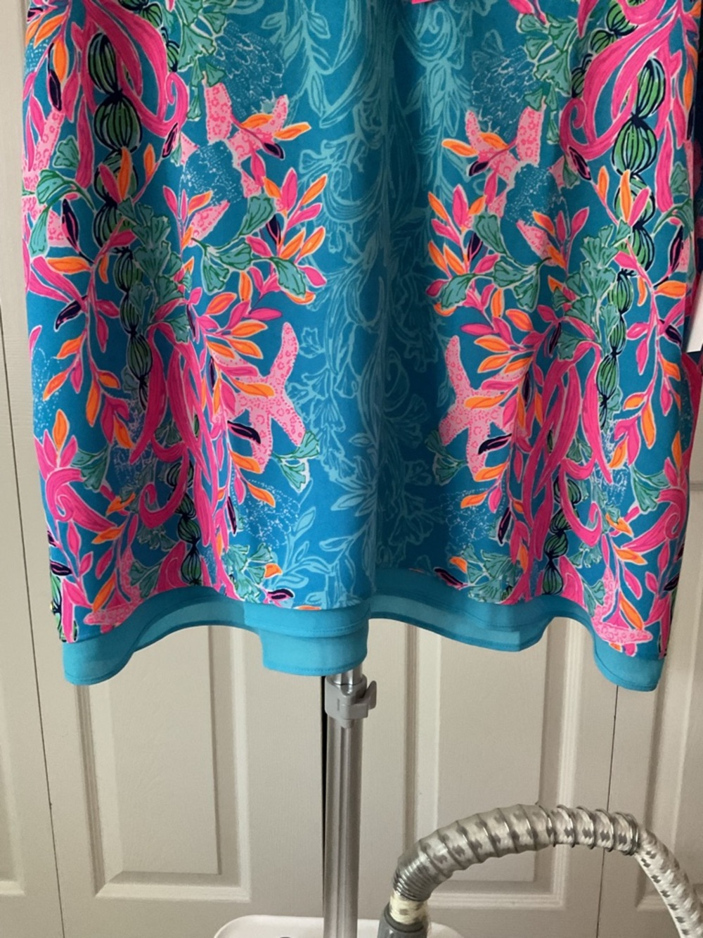 Lilly Pulitzer Turquoise & Hot Pink Floral V-Neck Tank - Picture 4 of 8